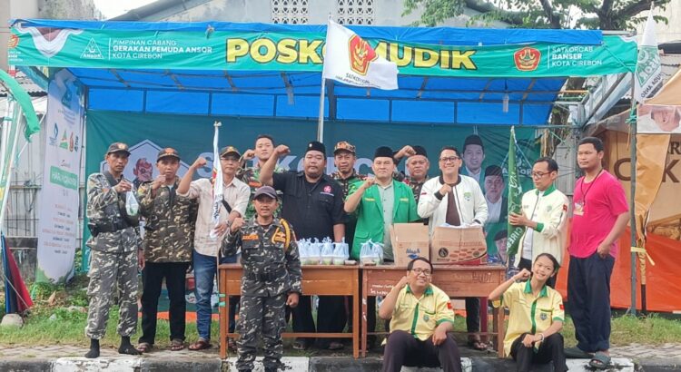 Semangat Kebersamaan Lintas Agama, GP Ansor, Pemuda Katolik, dan Pemuda Demokrat Cirebon Berbagi Ratusan Takjil